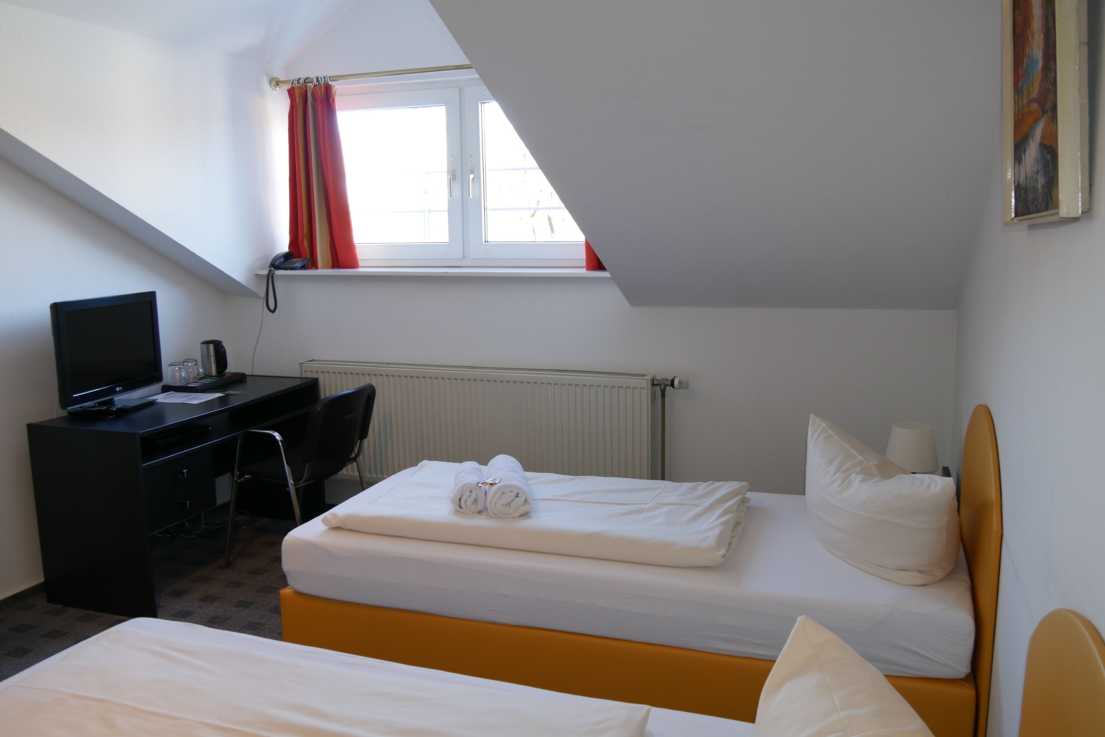 basic double or twin room | hypo-allergenic bedding, in-room safe, desk, soundproofing