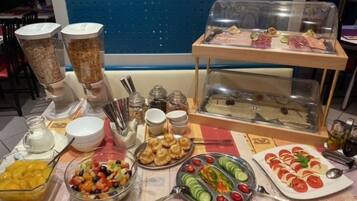 Tägliches Frühstücksbuffet gegen Gebühr