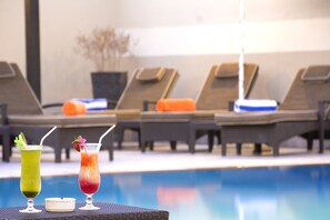 Outdoor pool, pool umbrellas, sun loungers