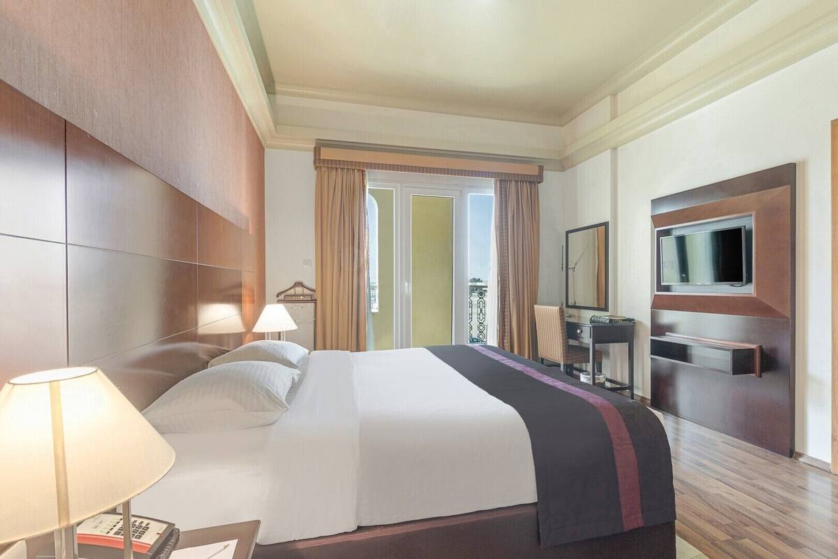 In-room safe, desk, soundproofing, iron/ironing board