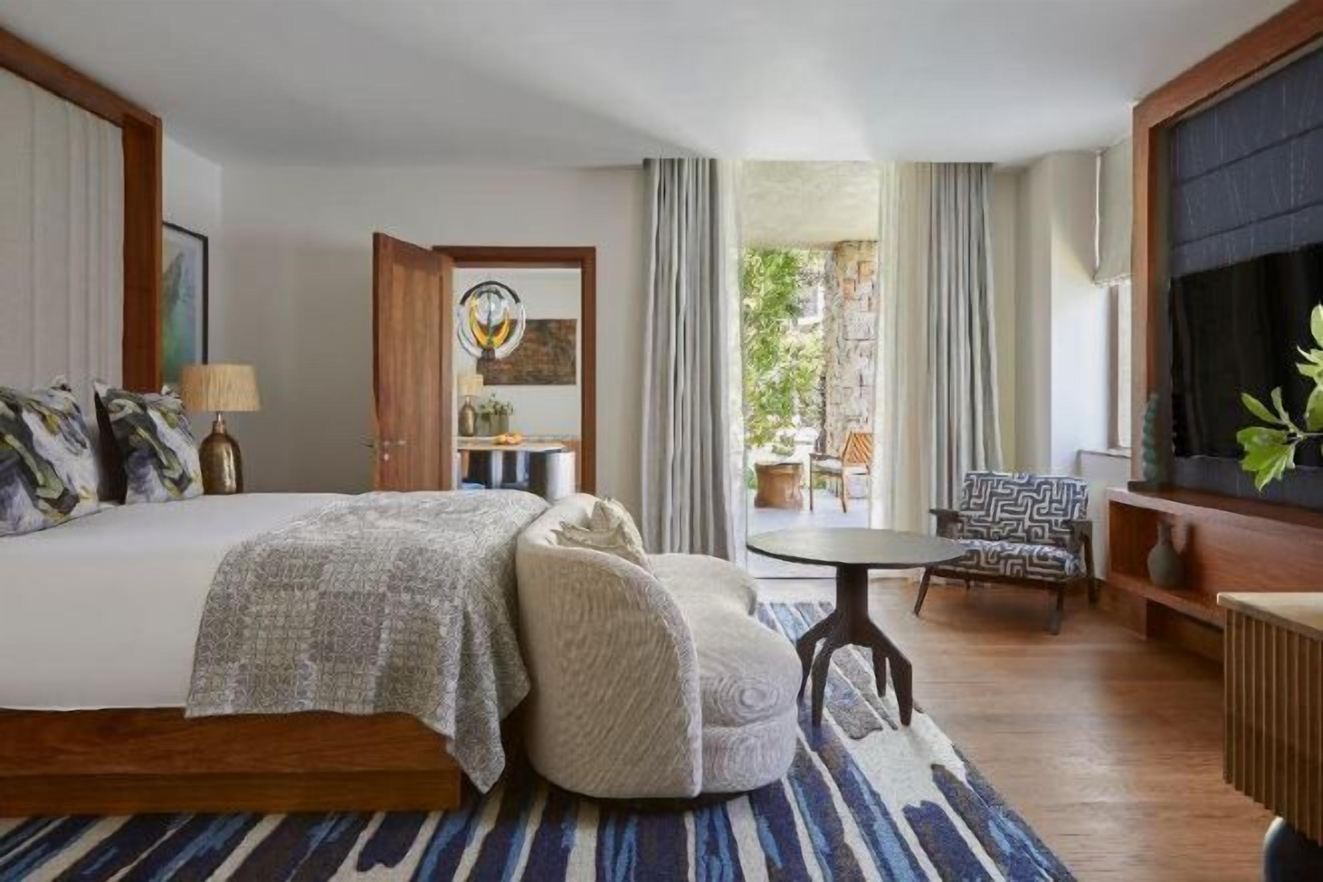 Premium bedding, down comforters, pillowtop beds, free minibar items