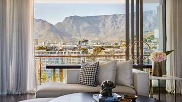Penthouse (Lion's Head) | Premium bedding, down comforters, pillowtop beds