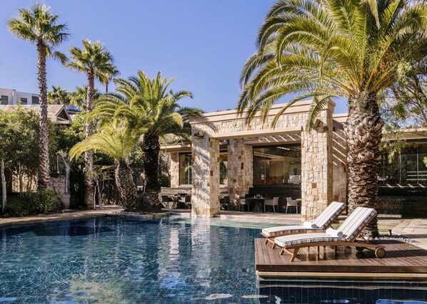 2 restaurants, breakfast, lunch, dinner served; local cuisine