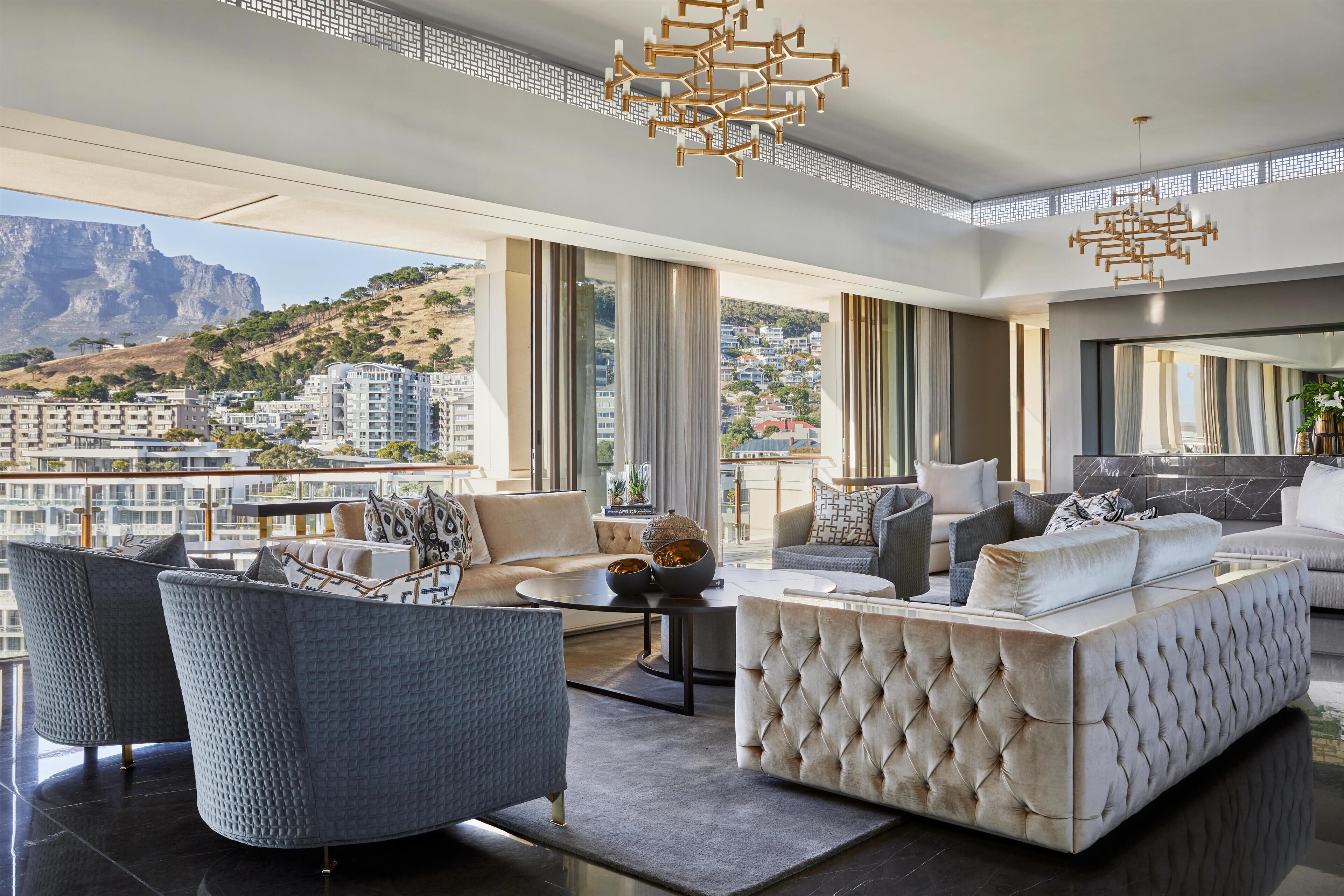 Penthouse (Lion's Head) | Premium bedding, down comforters, pillowtop beds, free minibar items