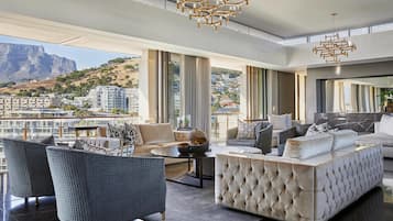 Penthouse (Lion's Head) | Premium bedding, down comforters, pillowtop beds, free minibar items