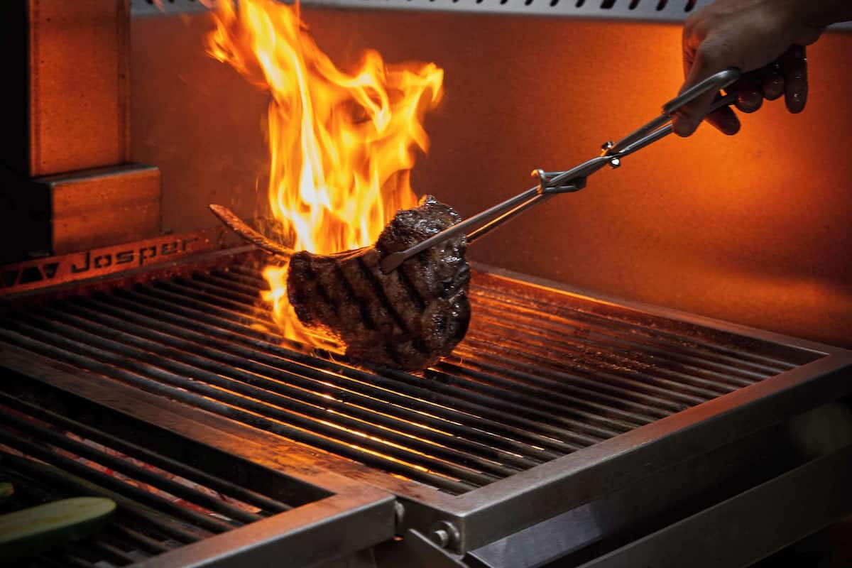 2 restaurants, breakfast, lunch, dinner served; local cuisine