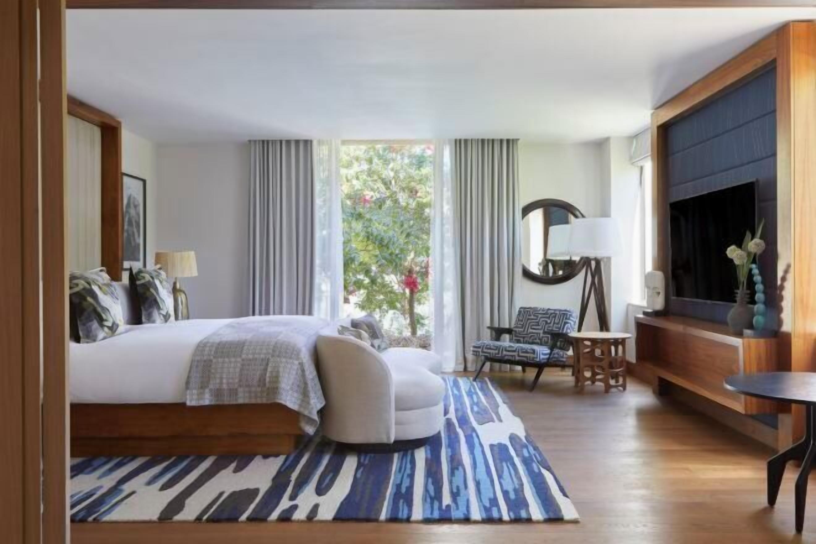 Premium bedding, down comforters, pillowtop beds, free minibar items