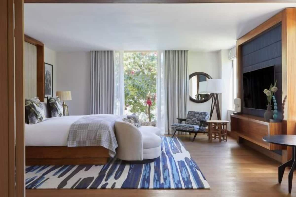 Premium bedding, down duvets, pillow-top beds, free minibar items