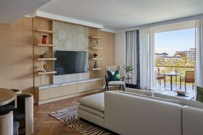 Suite, 1 slaapkamer, uitzicht op jachthaven | Uitzicht op de bergen