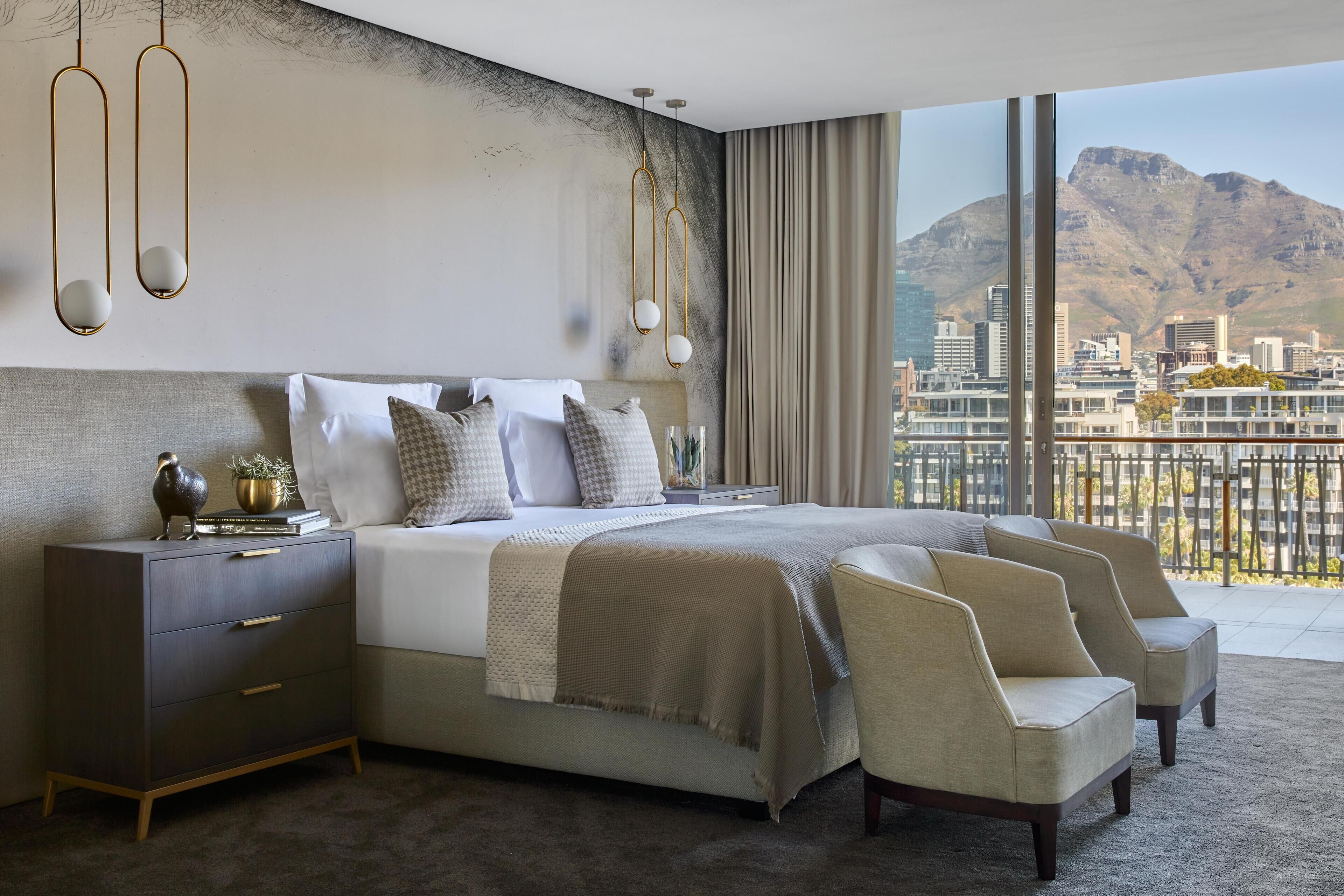 Penthouse (Lion's Head) | Premium bedding, down comforters, pillowtop beds, free minibar items