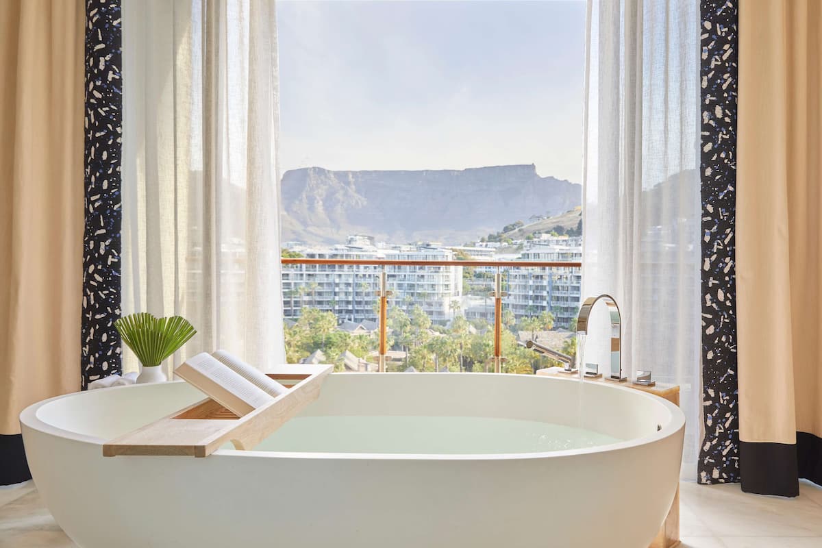 separate bathtub and shower, deep-soaking bathtub, rainfall showerhead