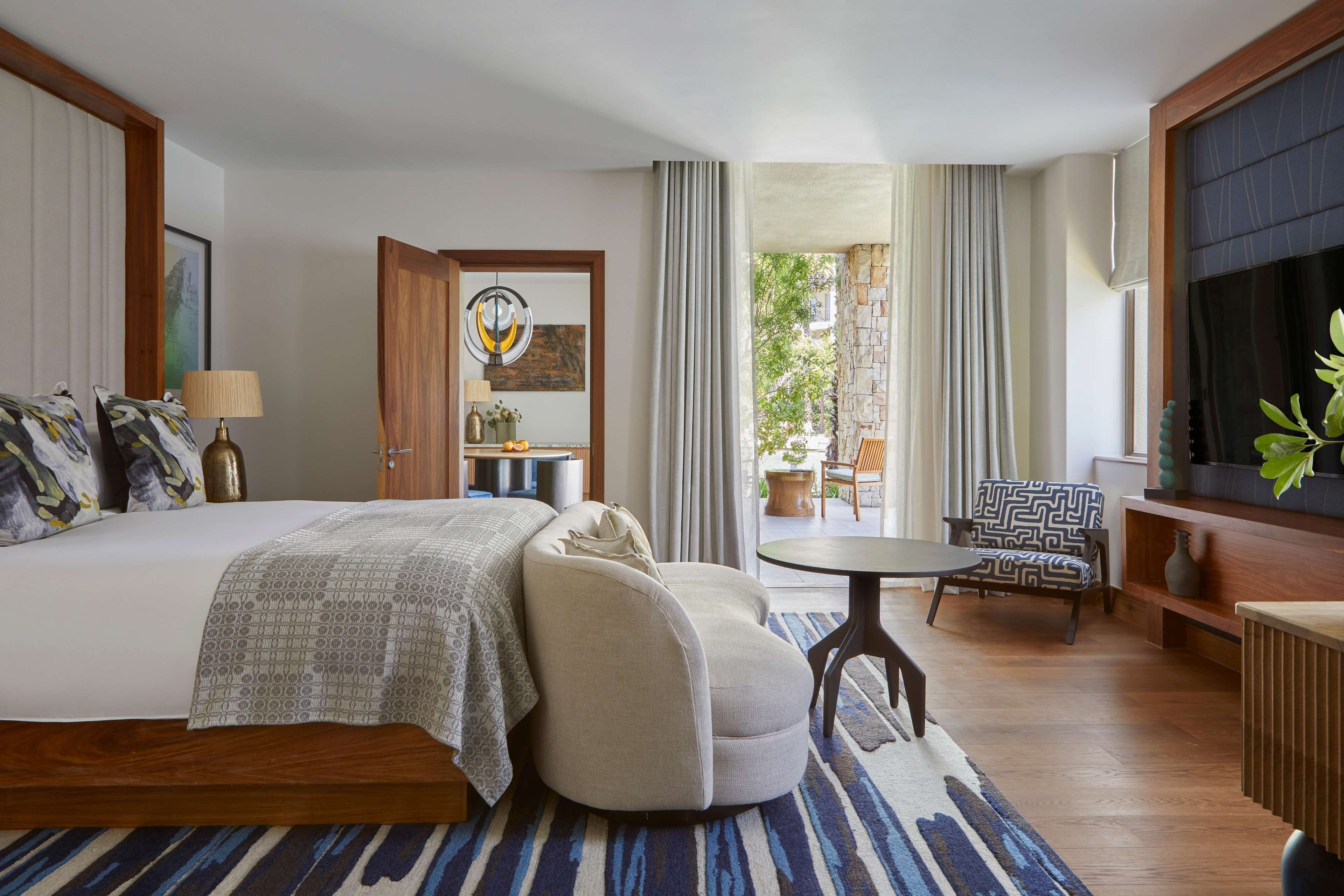 Suite, 1 Bedroom (Island) | Premium bedding, down duvets, pillow-top beds, free minibar items