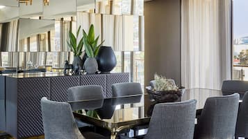 Penthouse (Lion's Head) | Premium bedding, down comforters, pillowtop beds, free minibar items