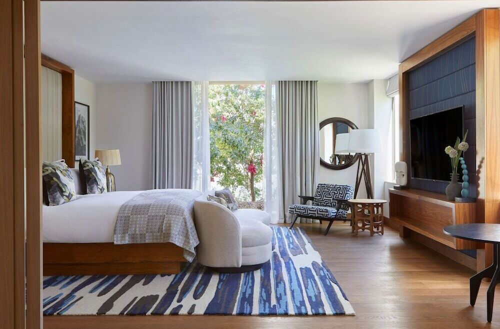 Premium bedding, down duvets, pillow-top beds, free minibar items