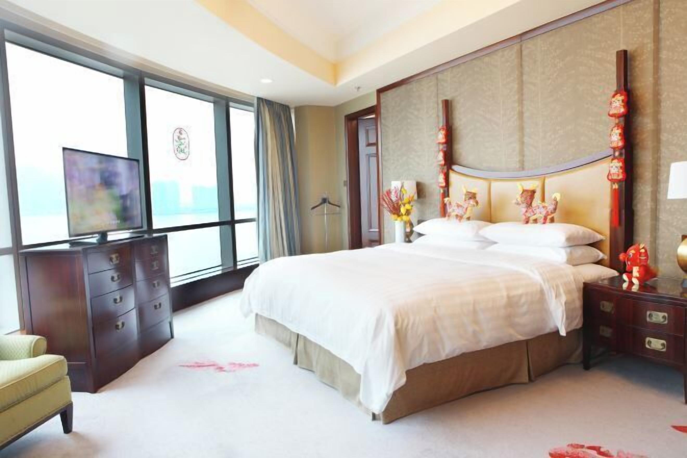 Minibar, in-room safe, desk, blackout drapes