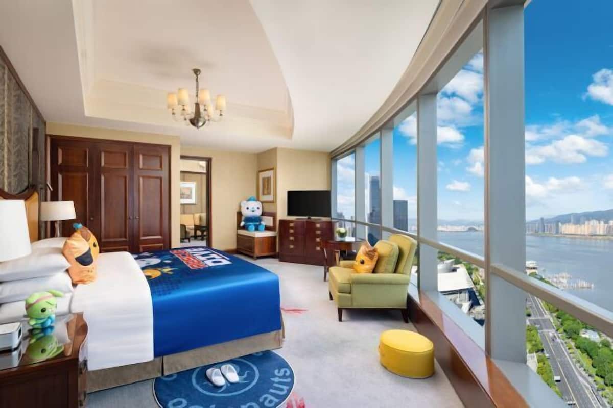 Minibar, in-room safe, desk, blackout drapes