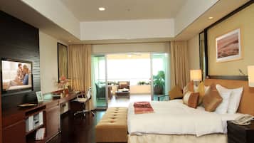 Premier Studio | 1 bedroom, minibar, in-room safe, individually furnished