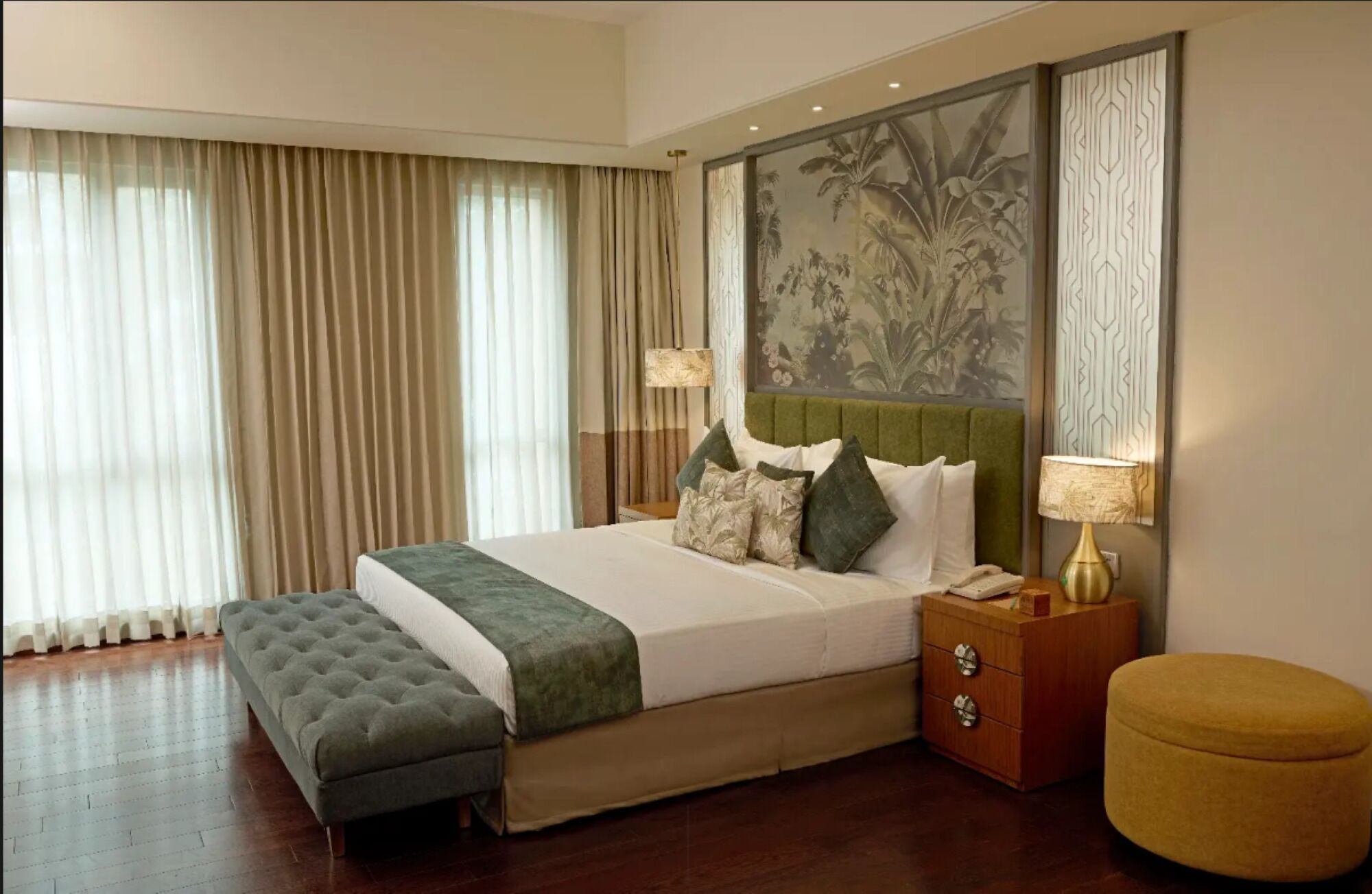 Club Studio | 1 bedroom, minibar, in-room safe, individually furnished