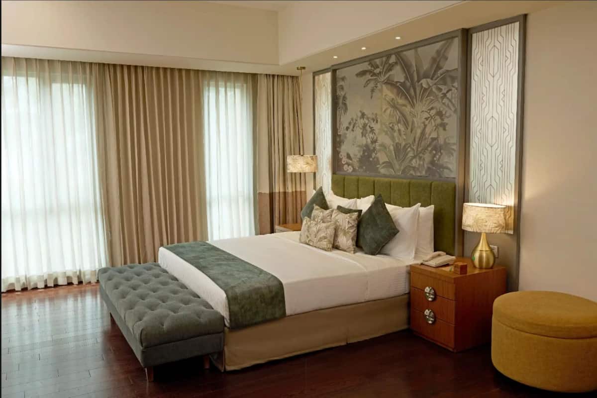 Club Studio | 1 bedroom, minibar, in-room safe, individually furnished