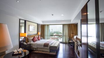 Executive Studio | 1 bedroom, minibar, in-room safe, individually furnished
