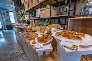 Daily buffet breakfast for a fee - Somerset Greenways Chennai (Chennai)
