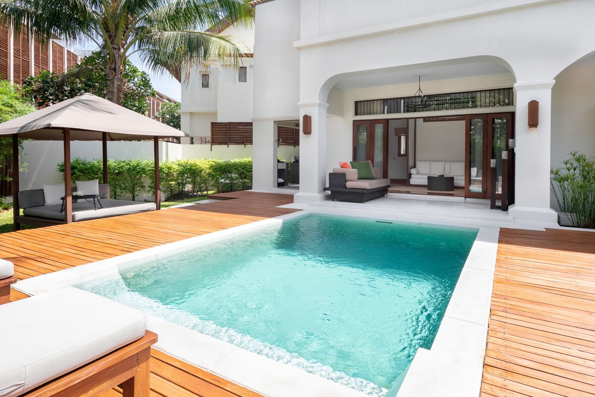 One Bedroom Duplex Suite | Private pool