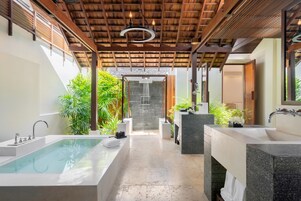 SALA Signature Villa One | 고급 침구, 셀렉트 컴포트 침대, 미니바, 객실 내 금고