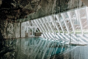 Indoor pool, sun loungers
