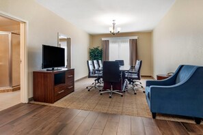Minibar, desk, iron/ironing board, free WiFi