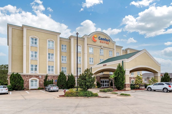 Stunning hotel entrance with a central archway and large windows.