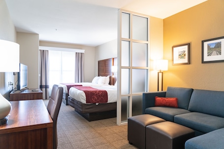 Suite, Multiple Beds, Accessible, Non Smoking | Minibar, desk, iron/ironing board, free WiFi. Comfort Suites Vicksburg