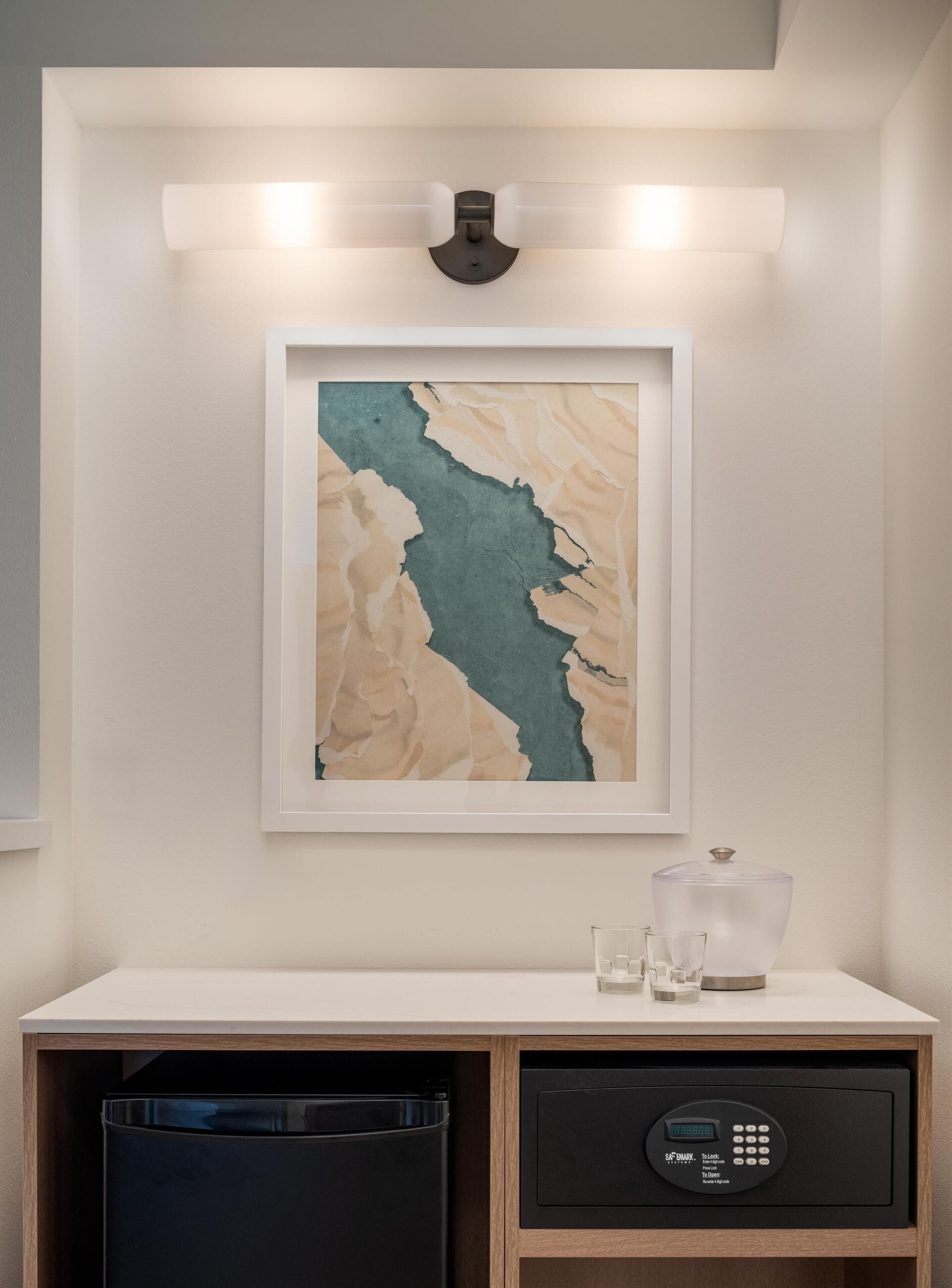 Peralatan tempat tidur premium, tilam berlapik, peti besi dalam bilik 