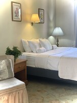 传统单人房, 1 张特大床 | 特色装修、特色家居、遮光窗帘、免费 WiFi