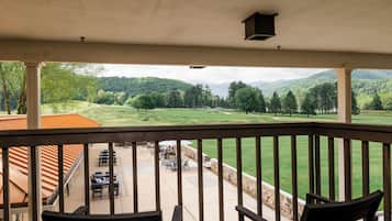 Ferros/tábuas de passar roupa, berços grátis, Wi-Fi de cortesia