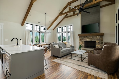 Cottage, 4 Bedrooms | Living area. Waynesville Inn and Golf Club, Tapestry Collection by Hilton
