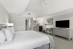 Room, 1 King Bed, Balcony, Golf View