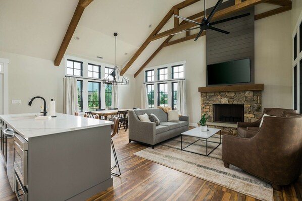 Cottage, 4 Bedrooms | Living area | TV - Waynesville Inn and Golf Club, Tapestry Collection by Hilton (Waynesville)