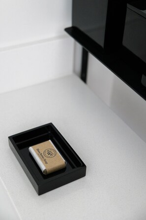 Tabla de planchar con plancha, cunas gratuitas y wifi gratis 