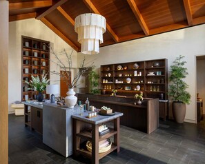 Espace de soins pour les couples, sauna, bain à remous, soins corporels