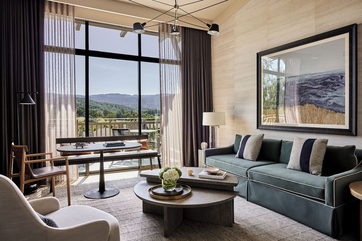 Executive Suite (Rosewood) | Frette Italian sheets, premium bedding, minibar, in-room safe