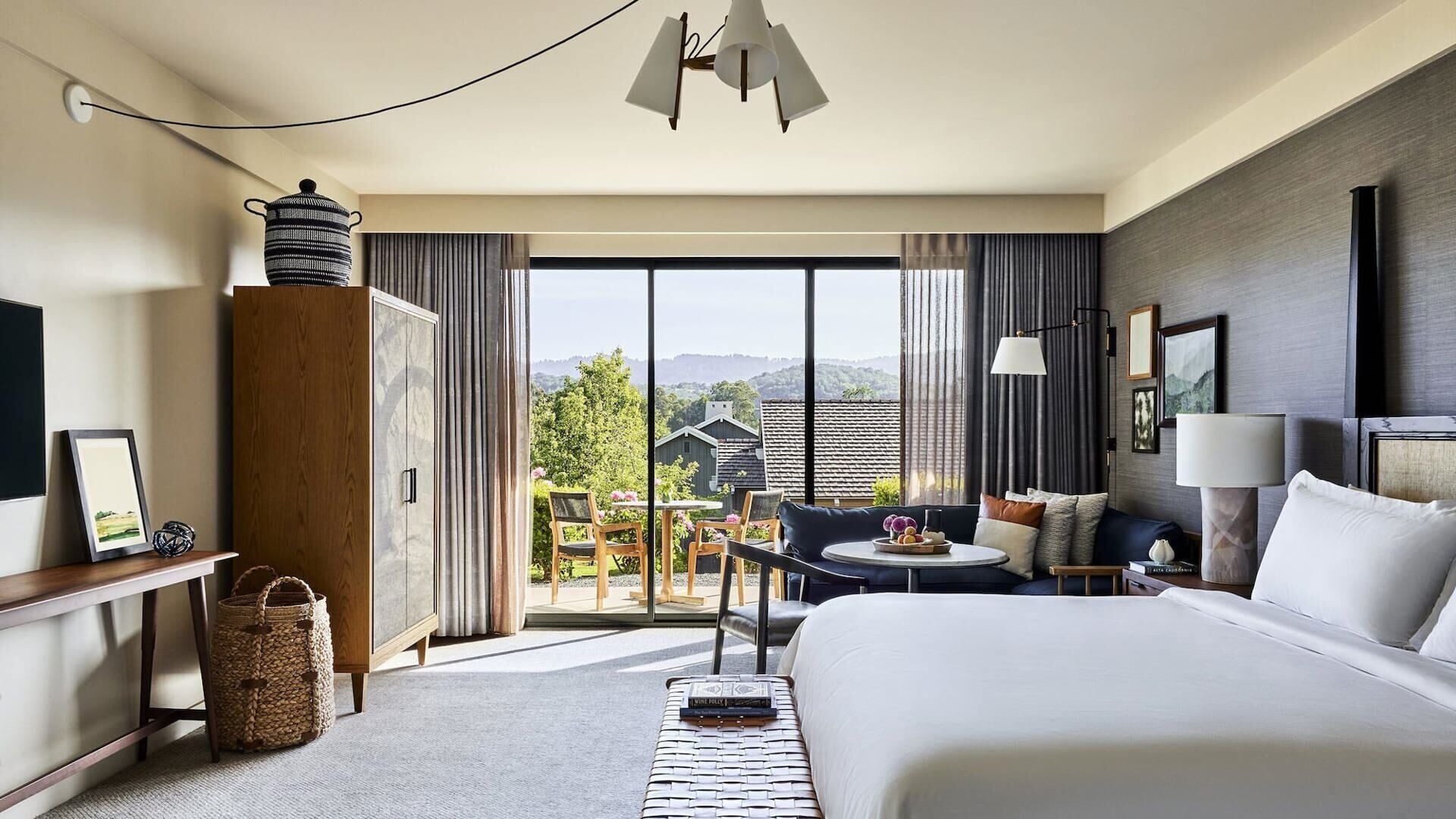 Frette Italian sheets, premium bedding, minibar, in-room safe