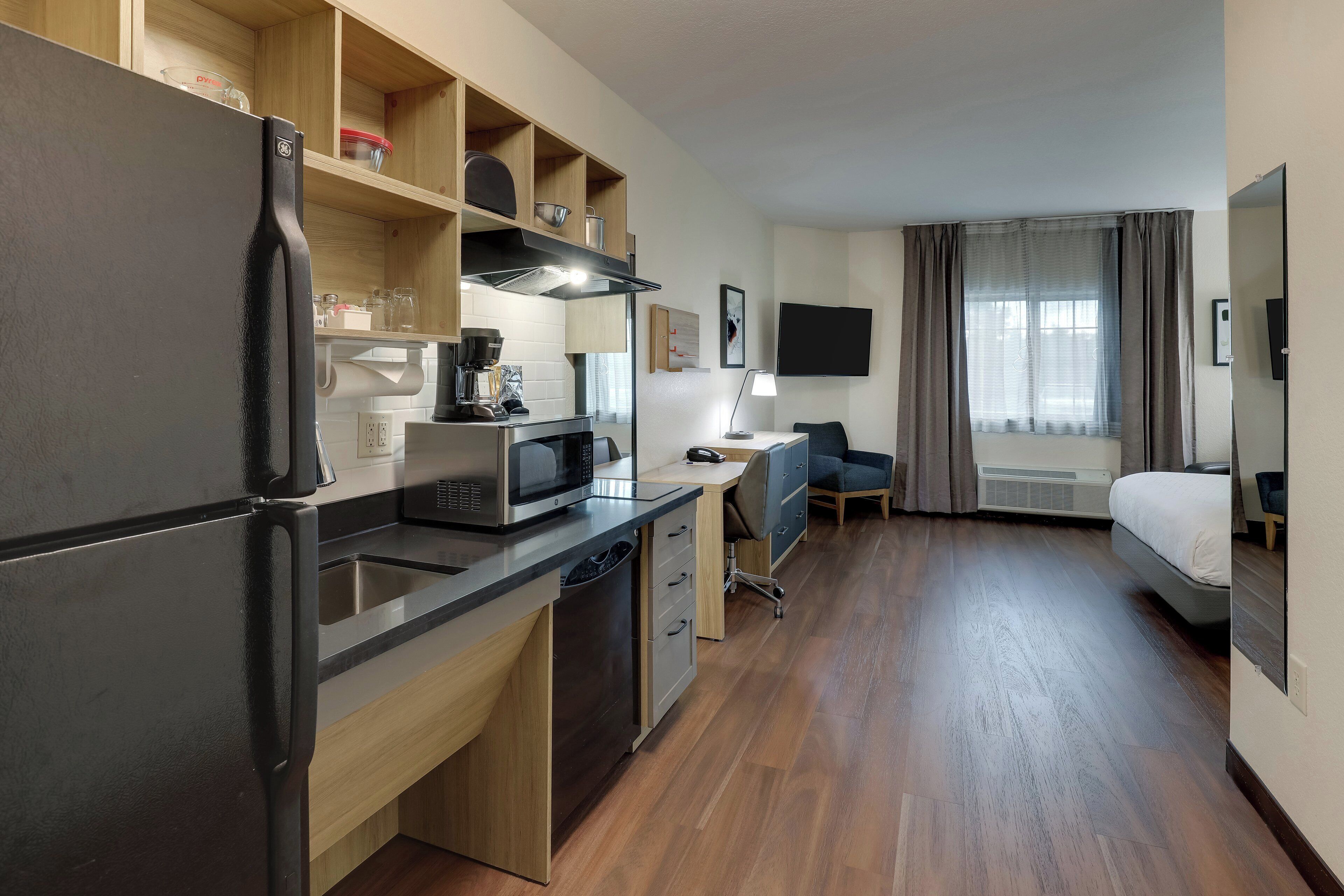 書桌、遮光布/窗簾、熨斗/熨衣板、免費無線上網