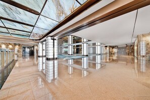 A spacious lobby with a high ceiling, reflective floor, and a central seating area. - Crowne Plaza Foshan by IHG (Foshan)