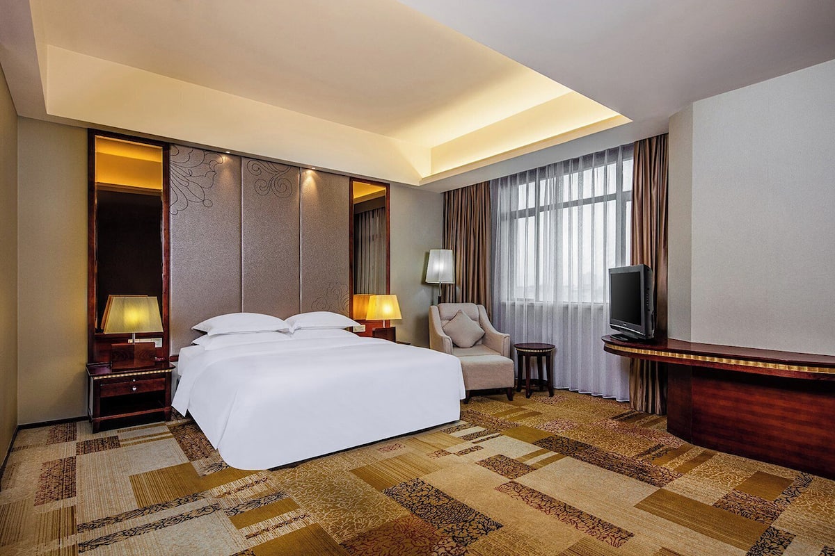 1 bedroom, premium bedding, pillow-top beds, minibar