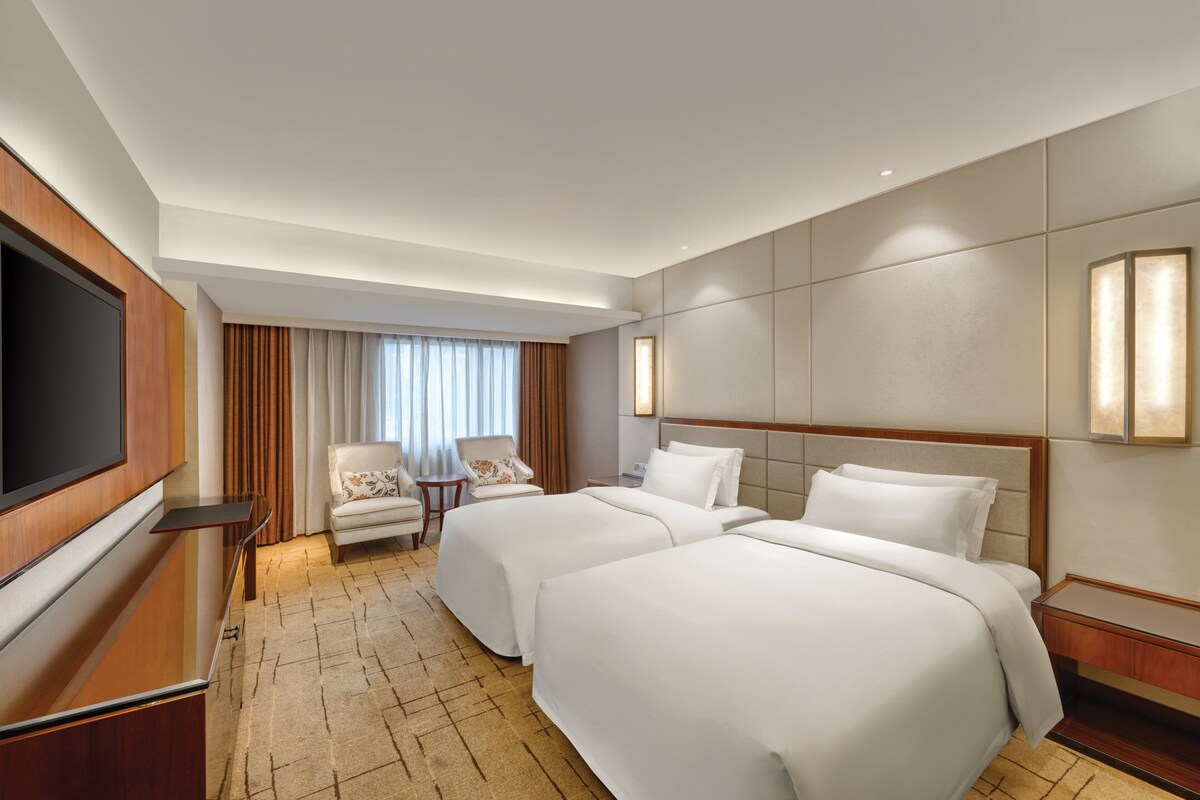 Premium Room, 2 Twin Beds | Premium bedding, pillowtop beds, minibar, in-room safe