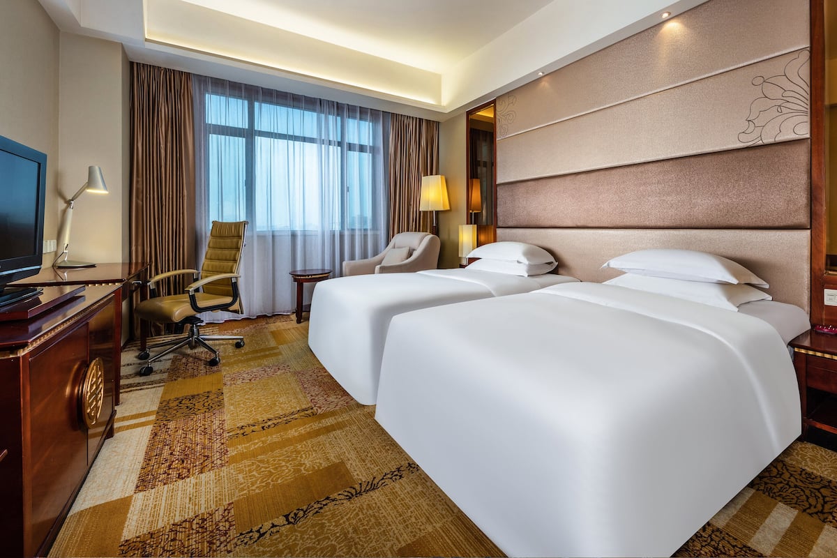 1 bedroom, premium bedding, pillow-top beds, minibar