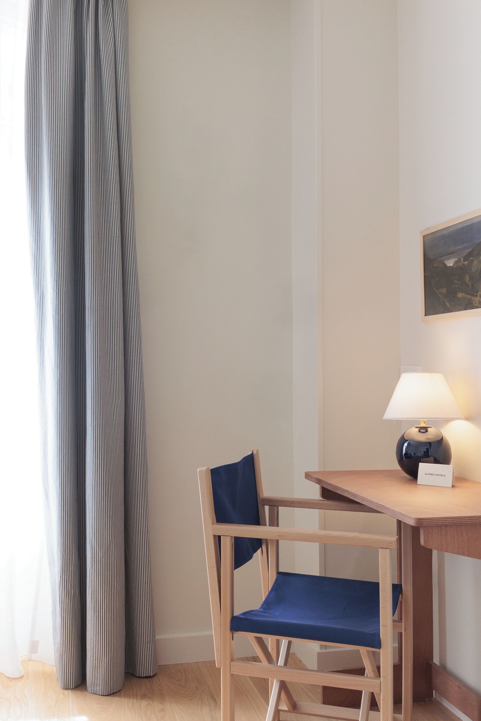 egyptian cotton sheets, premium bedding, in-room safe, desk