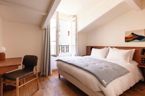 Superior Room | Egyptian cotton sheets, premium bedding, in-room safe, desk - Alfred Hotels Port-Vieux  (Biarritz)
