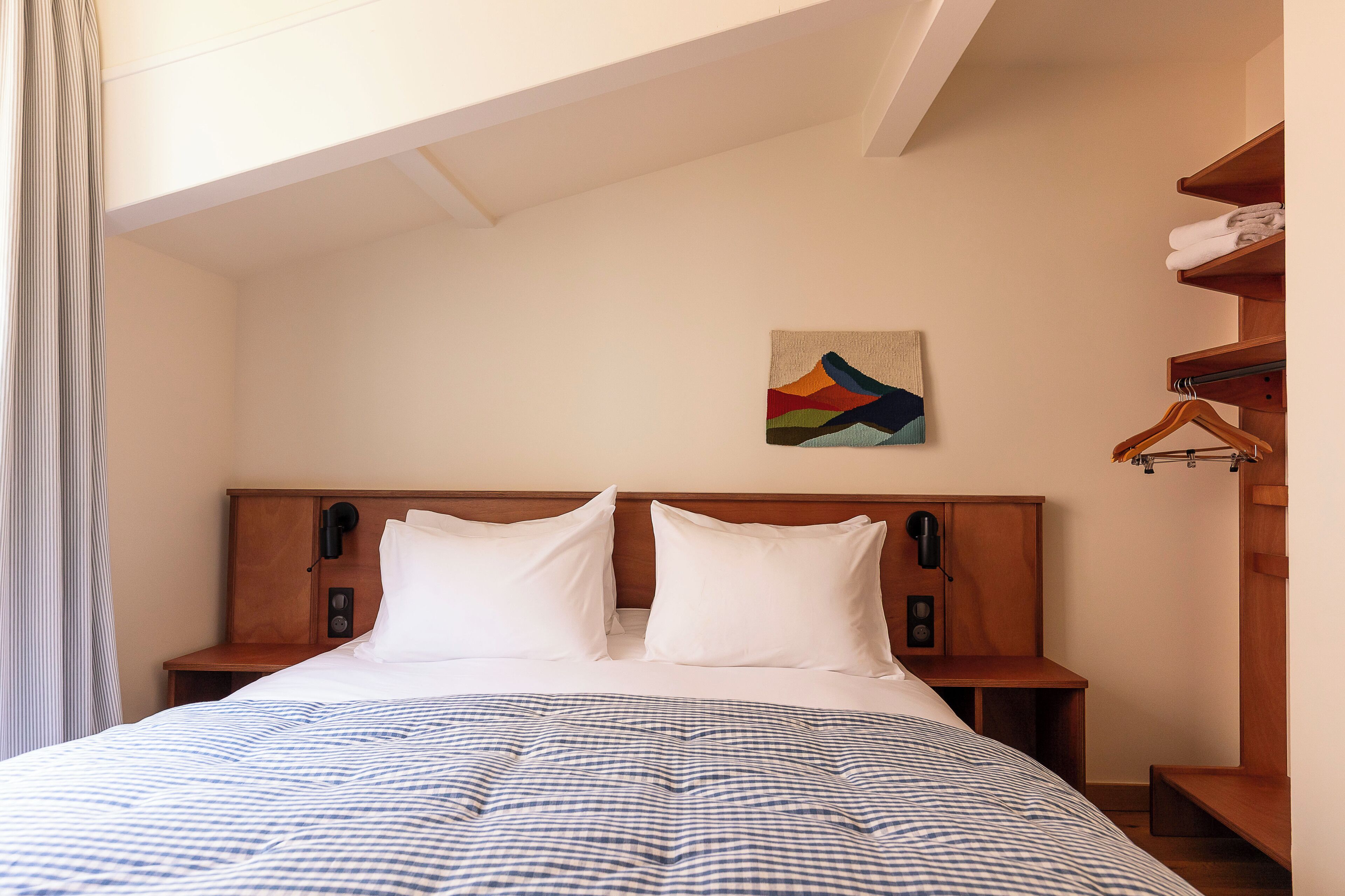 Egyptian cotton sheets, premium bedding, in-room safe, desk