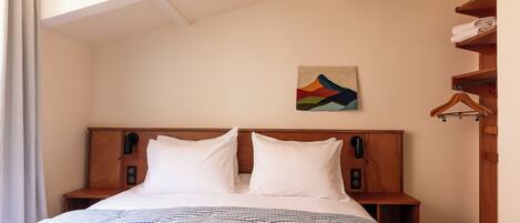 Egyptian cotton sheets, premium bedding, in-room safe, desk